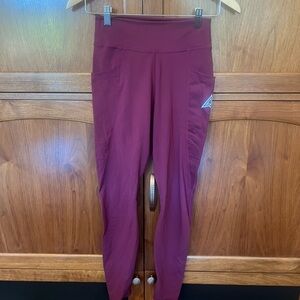 Venture leggings NWOT + pockets